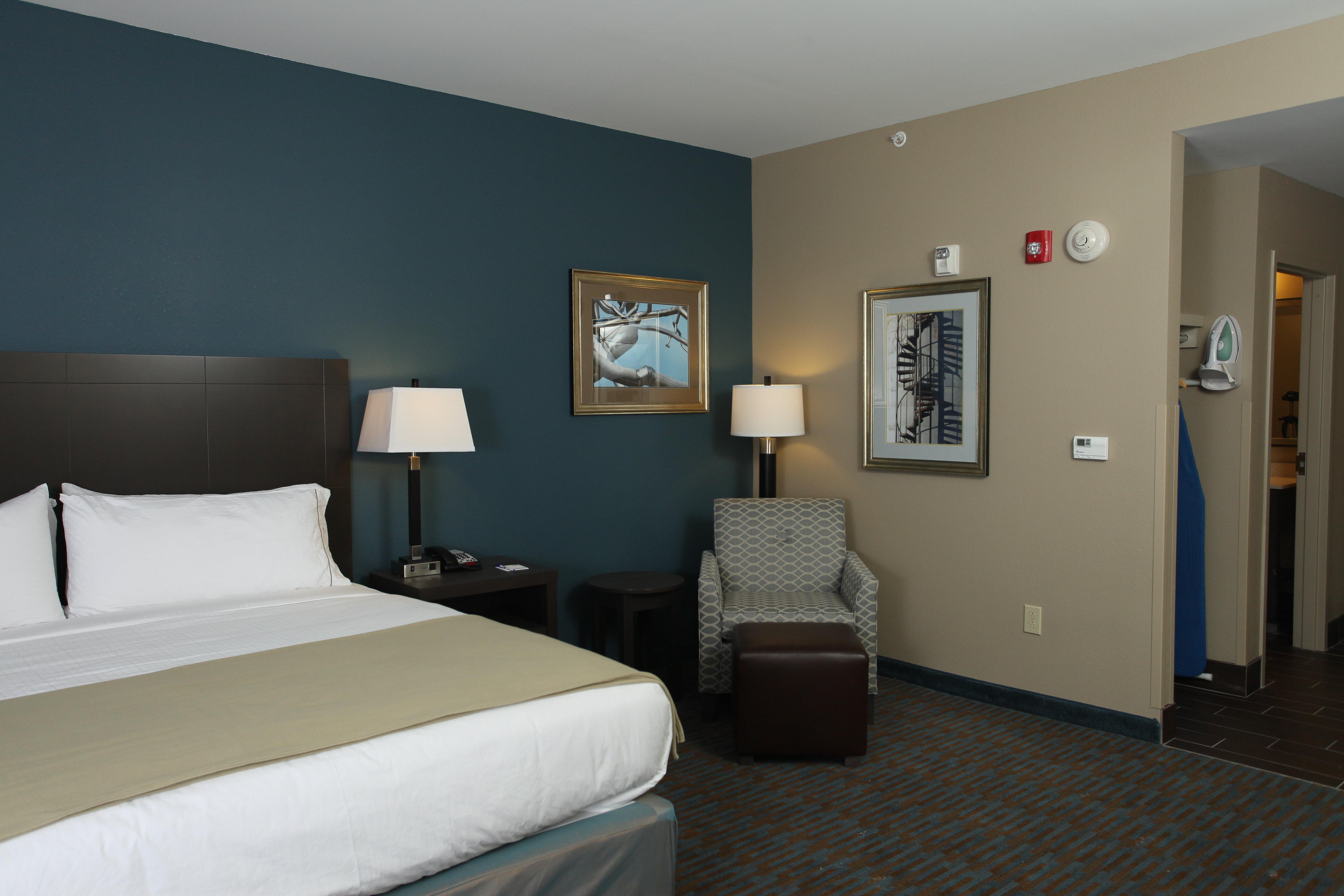 Holiday Inn Express Hotel & Suites Goldsboro - Base Area By Ihg Exterior photo